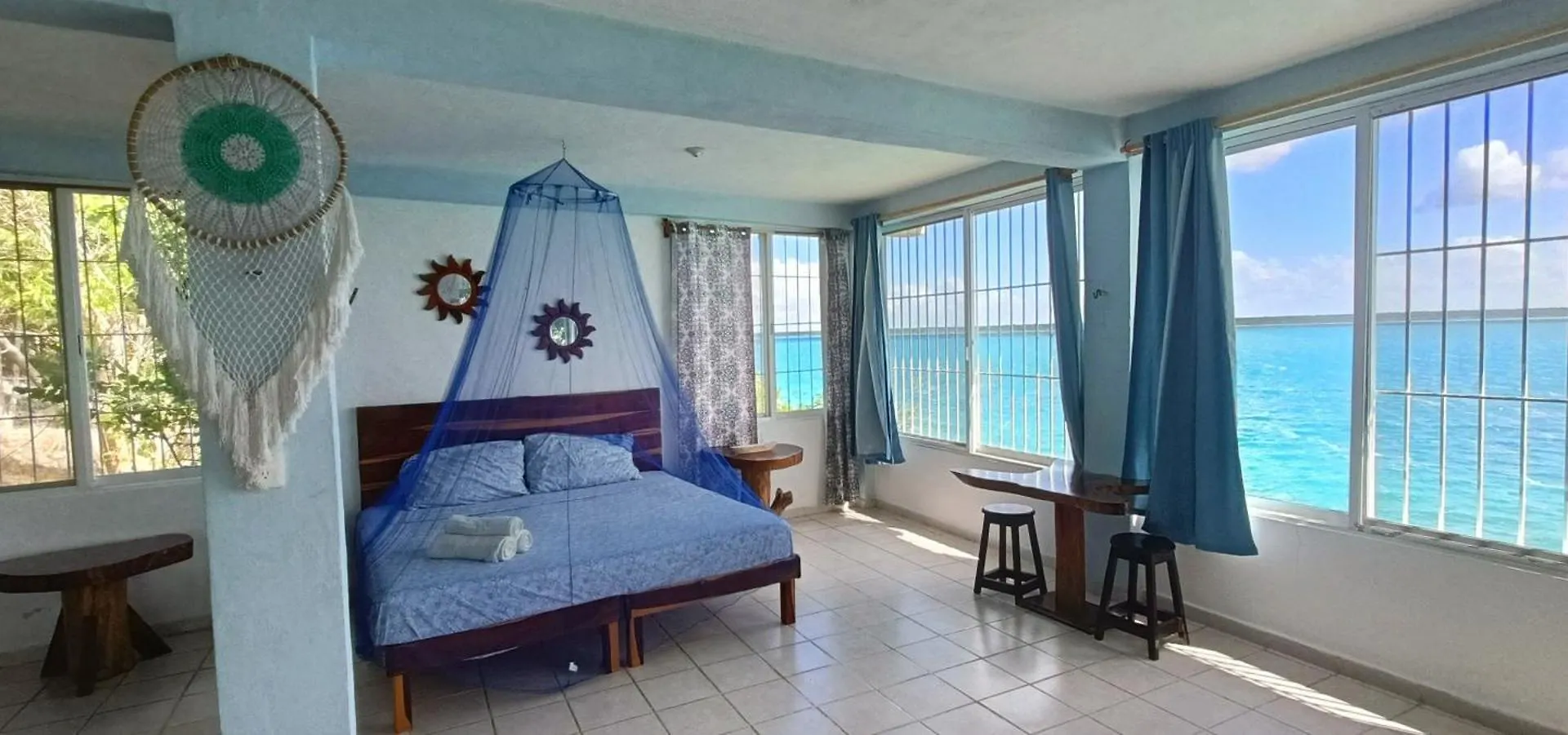 Casa Agua Bacalar / Naajil Ha Villa