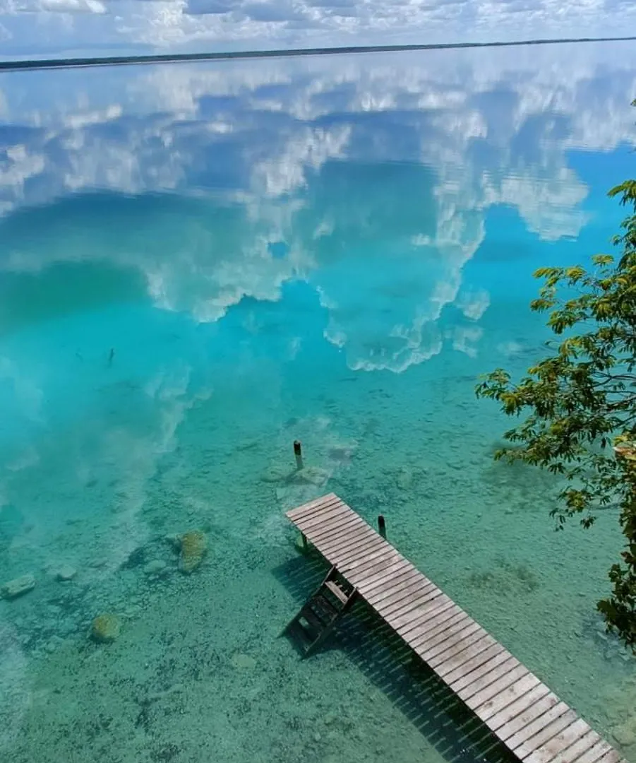 Casa Agua Bacalar / Naajil Ha Villa