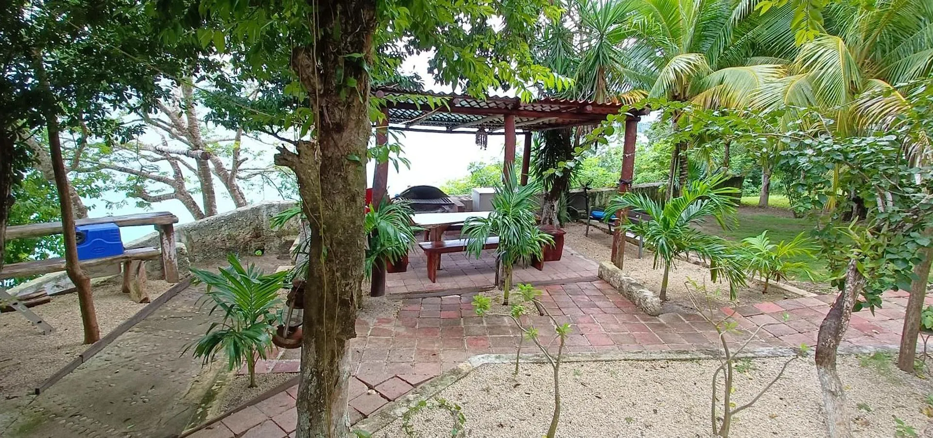 Casa Agua Bacalar / Naajil Ha Villa 0*,