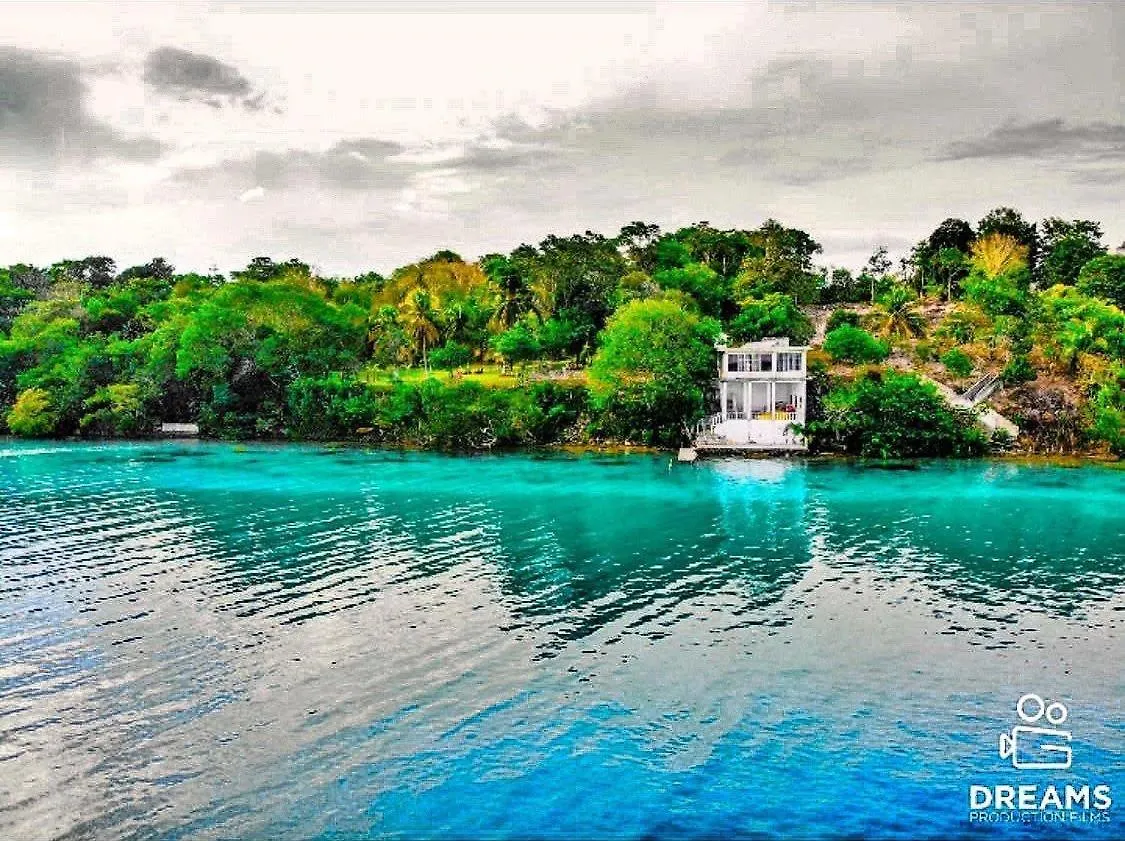 Casa Agua Bacalar / Naajil Haヴィラ 別荘